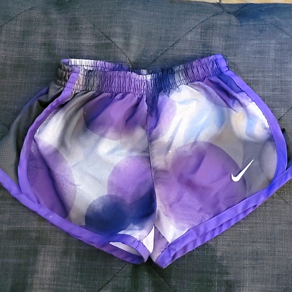 Bundle of 4 shorts and 1 Capri, pet and smoke free home, no holes